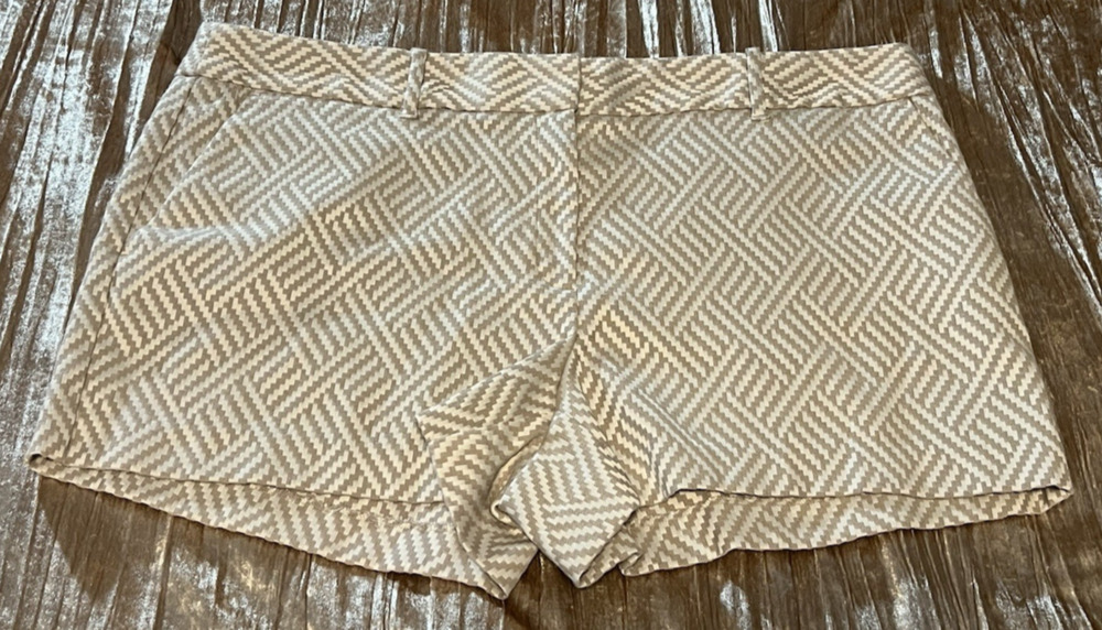 Metaphor Women's 8 Shorts Tan White Mid Rise Geometric Pattern Knit Size 18